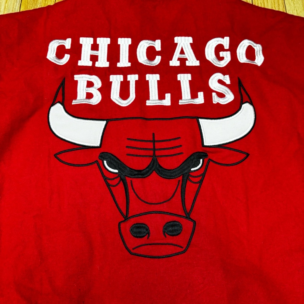 Chicago Bulls Red Jacket - Picture 2 of 13